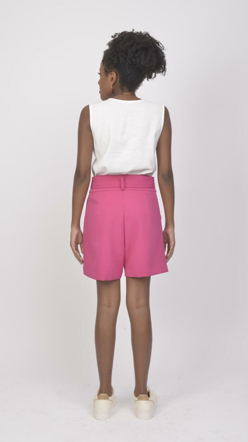 Imagem de Bermuda Pink de Alfaiataria com Vinco Frontal e Cinto - Sofisticação e Conforto para Look Moderno